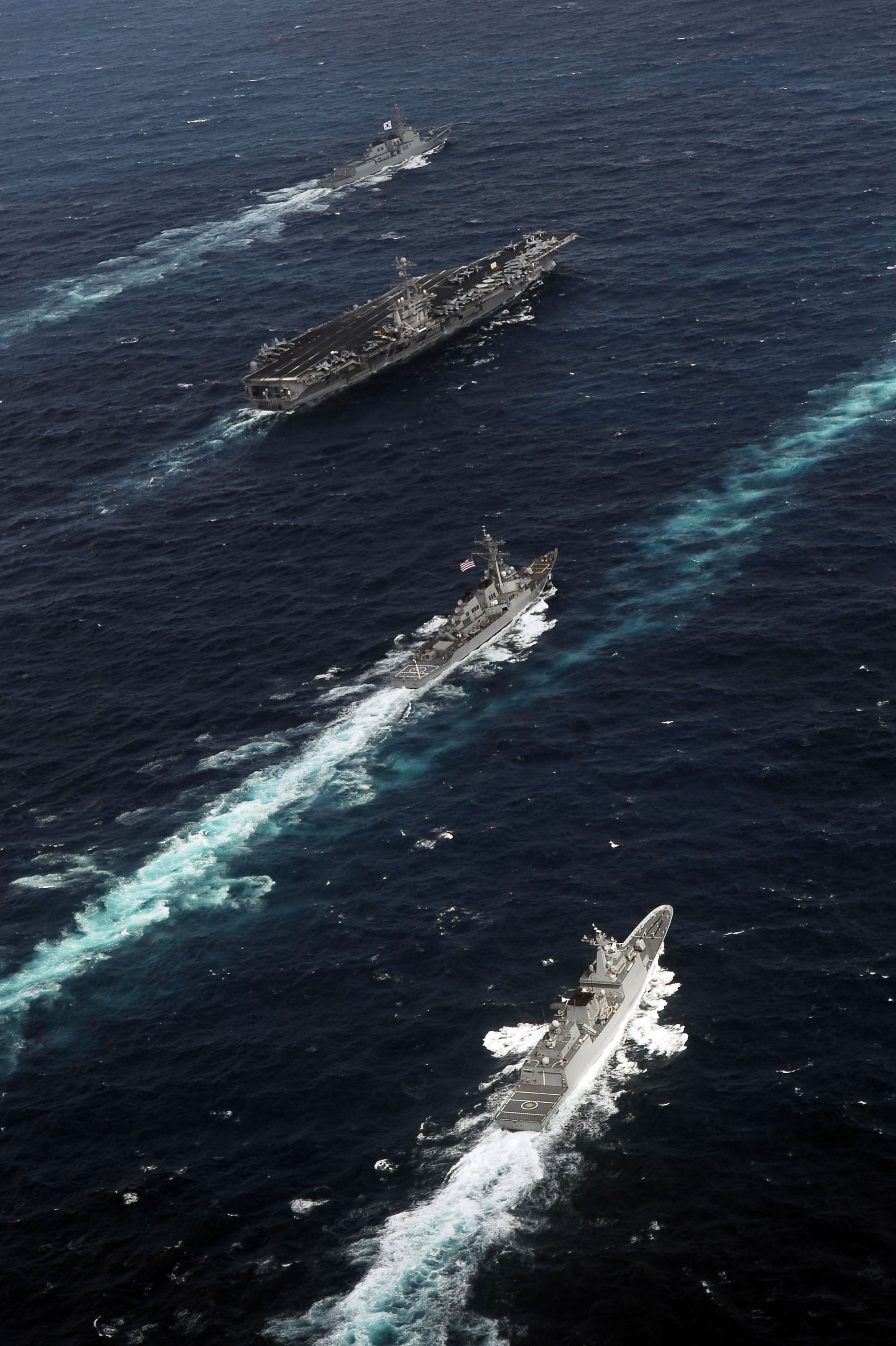 http://www.naval.com.br/blog/wp-content/uploads/2009/03/cvn74-kdx2e3.jpg