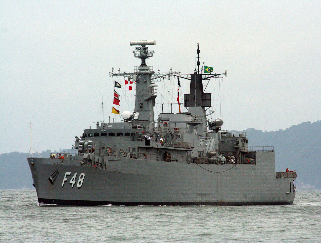 http://www.naval.com.br/blog/wp-content/uploads/2009/06/fragata-bosisio-f48.jpg