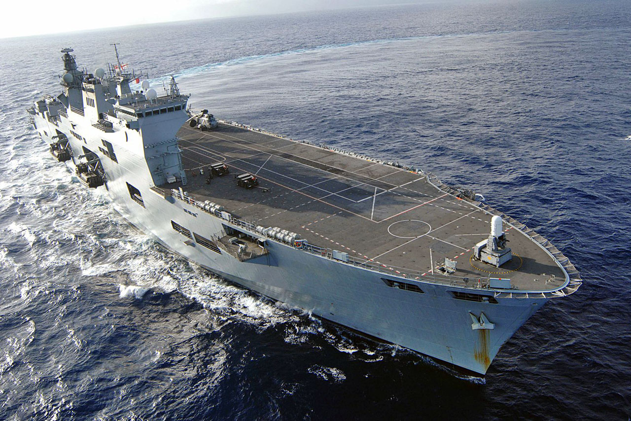 http://www.naval.com.br/blog/wp-content/uploads/2010/08/HMS-Ocean.jpg