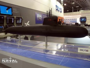 Entrega do submarino ‘Riachuelo’ (S40) ao setor operativo da Marinha passou para 2018 Maquete S-BR da família Scorpene no stand da DCNS - Laad 2011 - foto 2 Nunão - Poder Naval