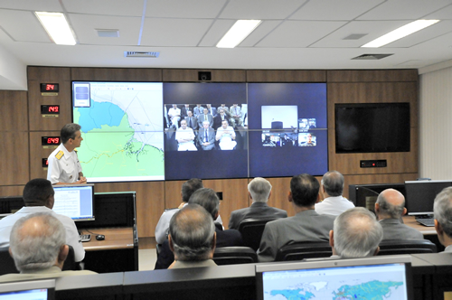 CA Médici, Chefe do Estado-Maior da Esquadra, realiza videoconferência com os navios da Esquadra, em Comissão no Brasil e no exterior