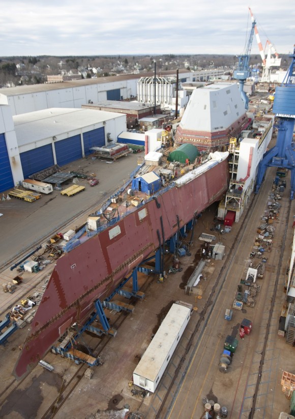 Zumwalt-b-DDG1000_I6Z6080-ENERO-15-2013