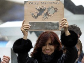 ‘Falkland está lá há mais tempo que os Kirchners’ cristina-fernandez-kirchner-placa-malvinas-20120402-size-598