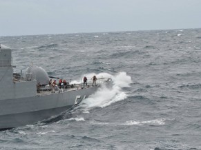 Fragata ‘Niterói’ caturrando F40 caturrando