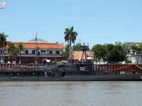 O monitor Parnaíba e a Base Fluvial de Ladário – parte 1 Parnaíba - perfil a boreste na Base Fluvial de Ladário - foto Nunão - Poder Naval - Forças de Defesa