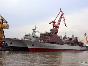 China lança ao mar mais um navio de apoio logístico tipo 903A Type 903