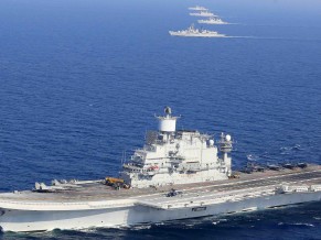 INS ‘Vikramaditya’ fez 220 dias de mar em 2014 Vikramaditya liderando força-tarefa indiana