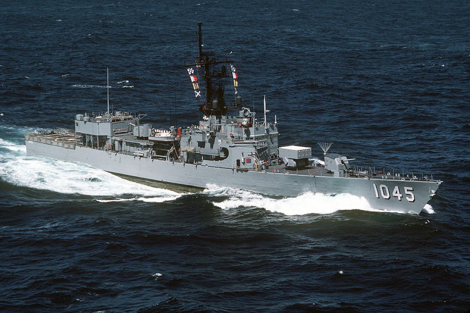 1280px-USS_DAVIDSON_[FF-1045)