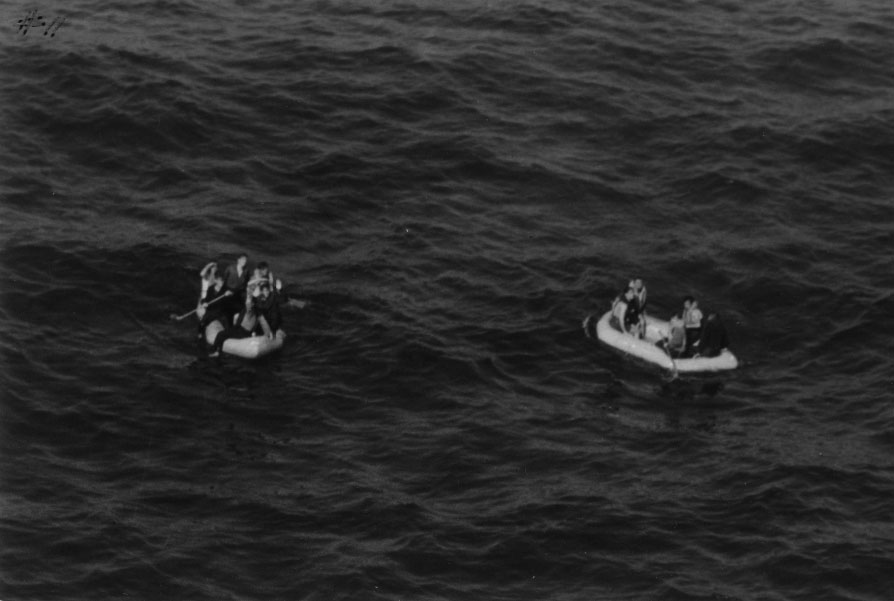 Sobreviventes do U-199 depois do afundamento do submarino