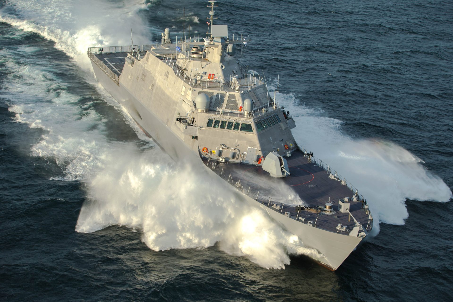 Marinha dos EUA quer aposentar 10 navios de combate litorâneo segundo