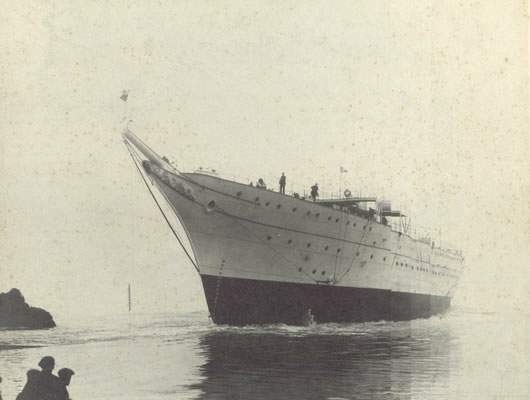 O Almirante Saldanha, sendo lançado ao mar em dezembro de 1933. (foto: SDM) 