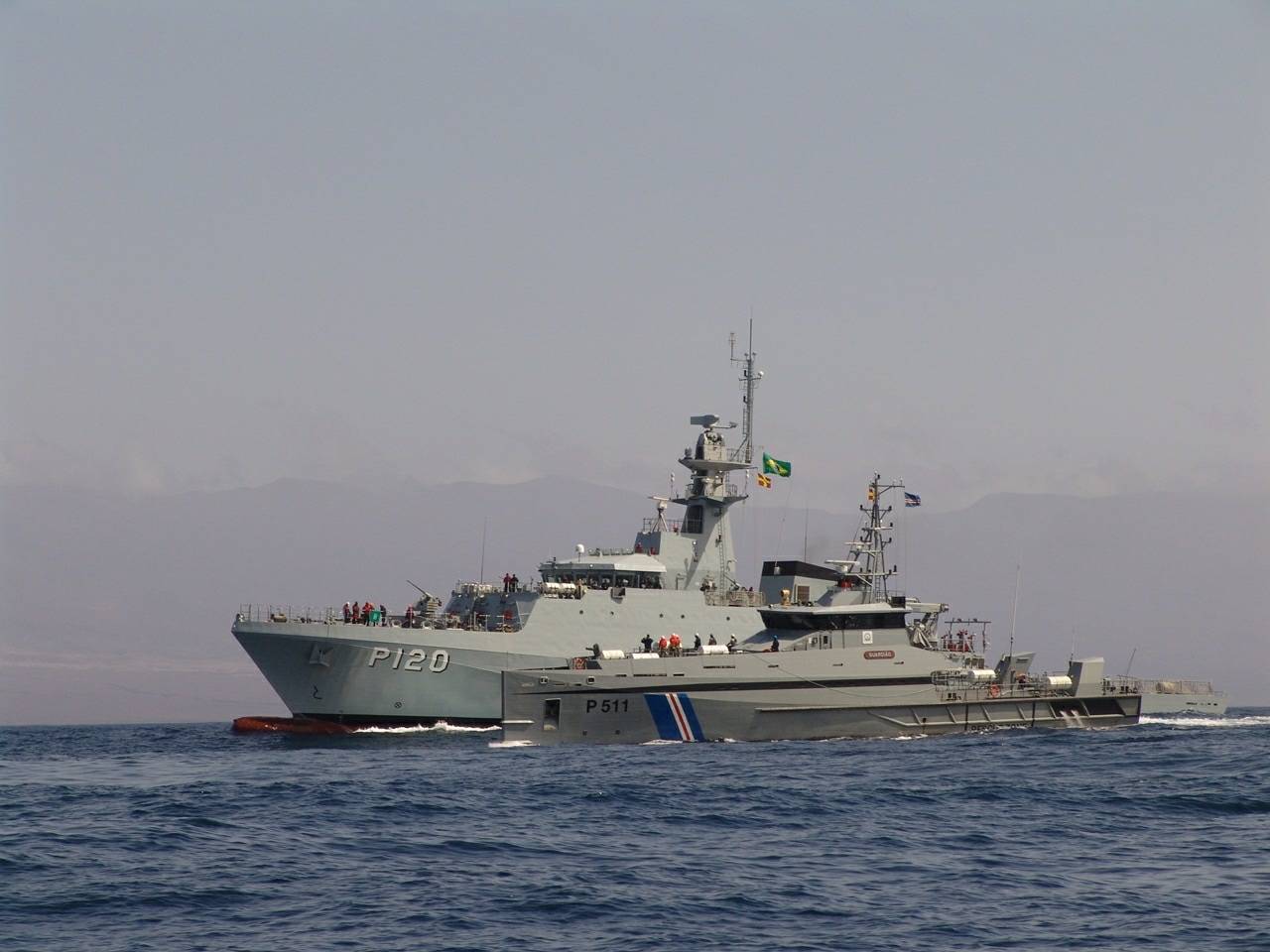 Realizando Passex com o Navio Patrulha Guardião da Guarda Costeira de Cabo Verde. (foto: NPaOc Amazonas)