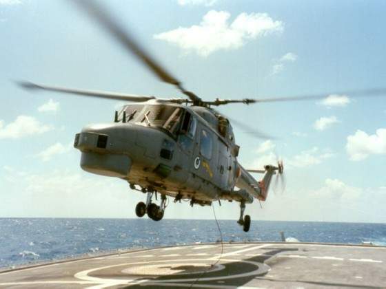 Um AH-11A Super Lynx operando do no convôo da Independência. (foto: SRPM)