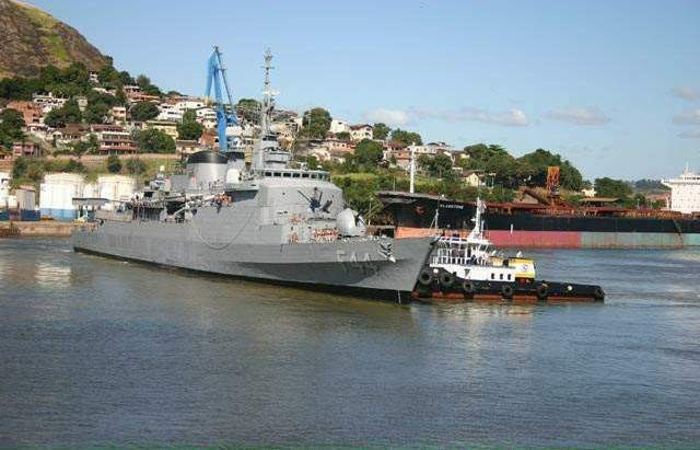 A Independência, no Porto de Vitória, em um dos intervalos da Operação ESQUADREX 05. (foto: ALIDE - Edmundo Ubiratan) 