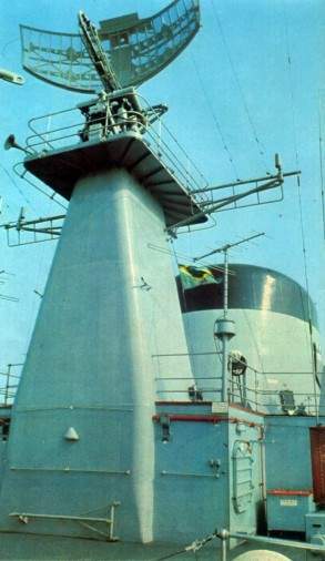 Antena do radar de vigilância aérea AWS-2 da Niterói. (foto: SRPM)