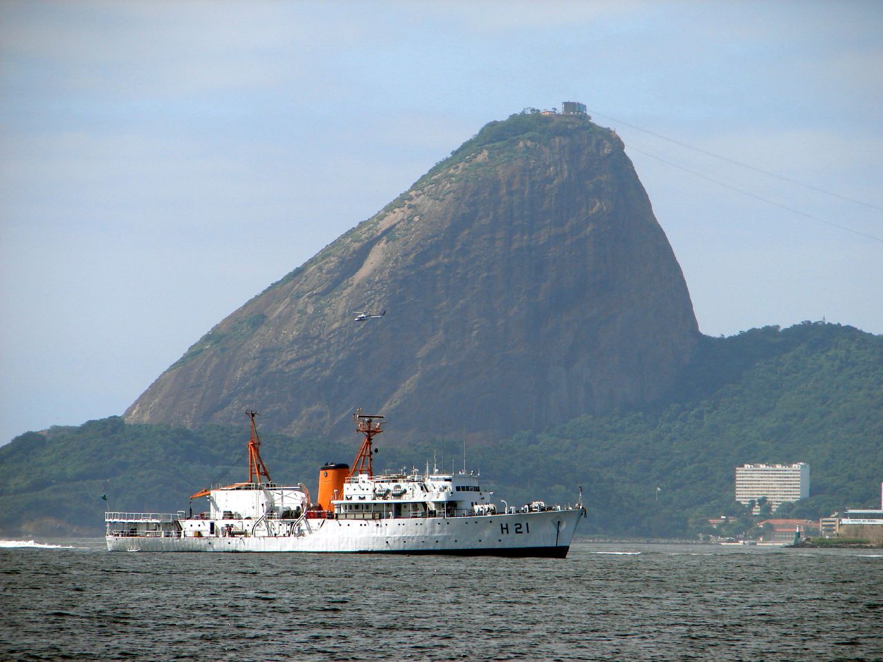 O Sirius entrando na Baia da Guanabara em 1º de fevereiro de 2007. (foto: César T. Neves)