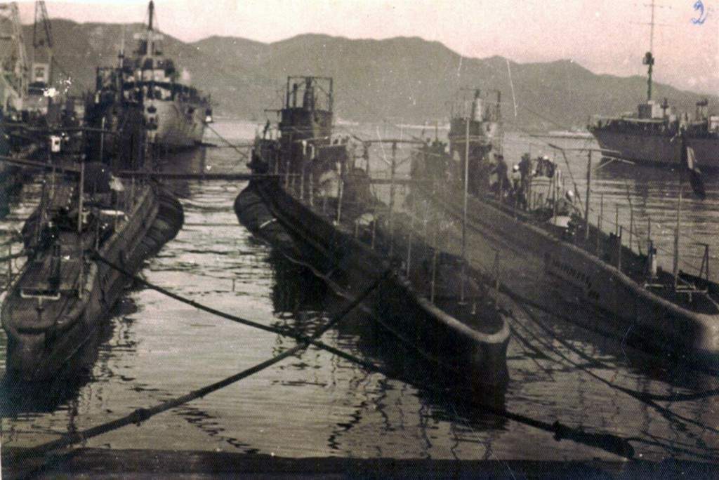 Os S Tupy, Tamoyo e Tymbira atracados em La Spezia, na época de sua incorporação. (foto: Marinha do Brasil, coleção de Edson Lucas)