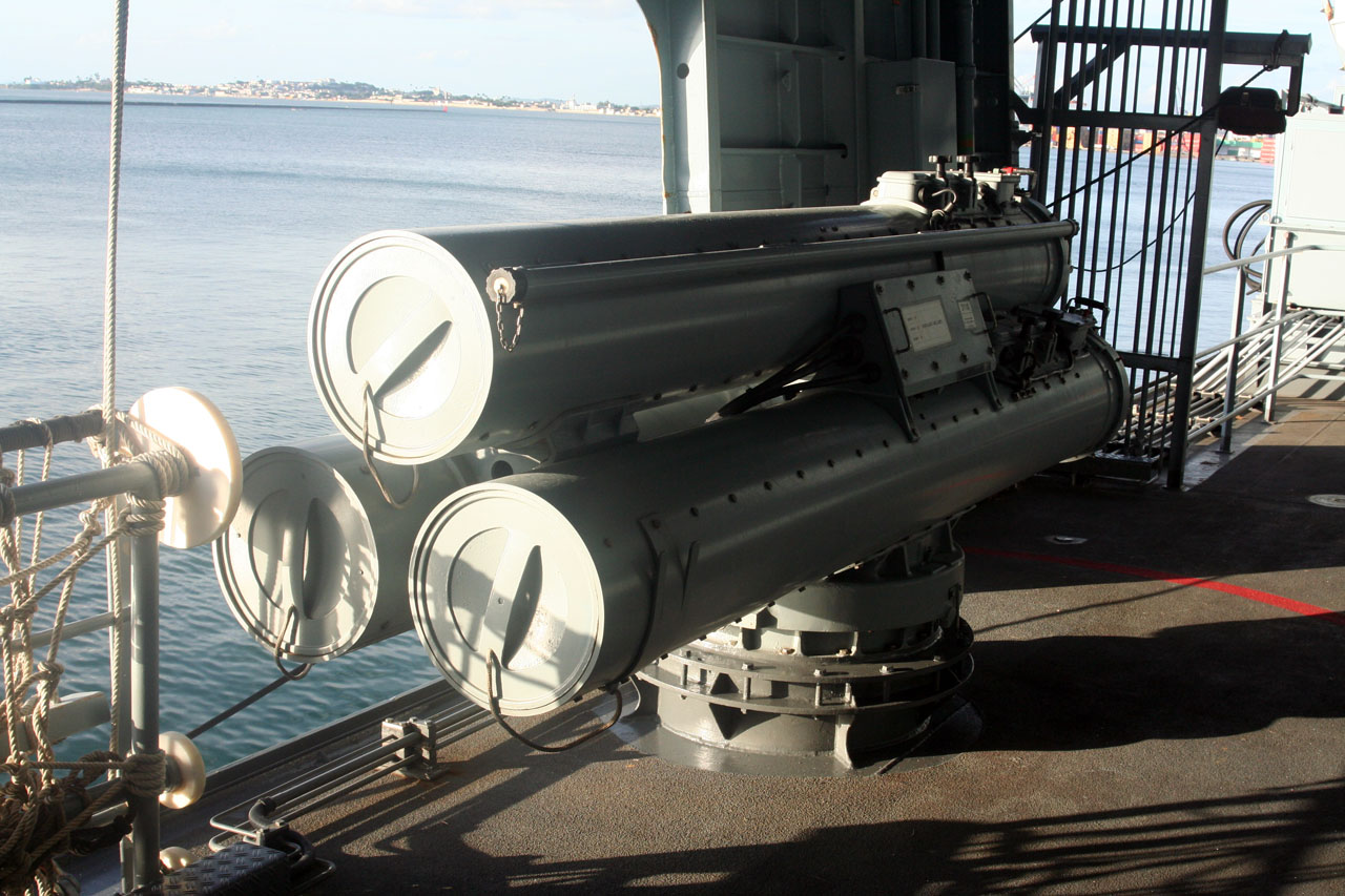 f219-7-mk32-tubos-torpedo