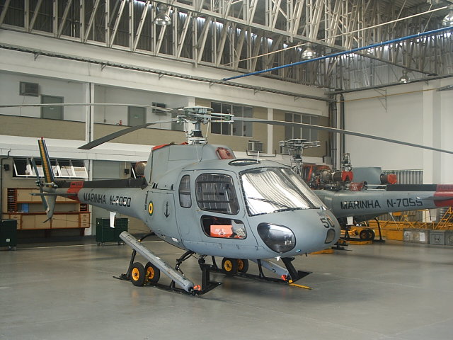 N-7050 no hangar do HU-1