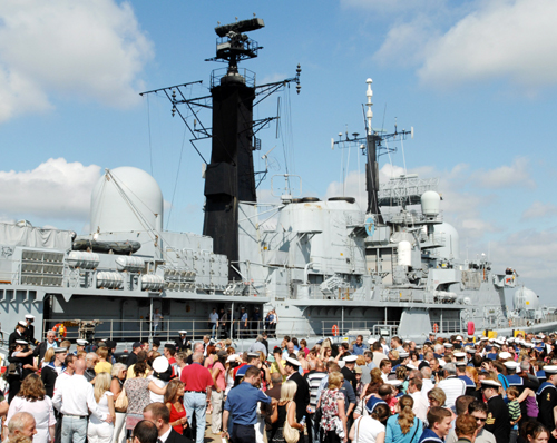 hms-manchester-de-volta-a-portsmouth-foto-2-rn