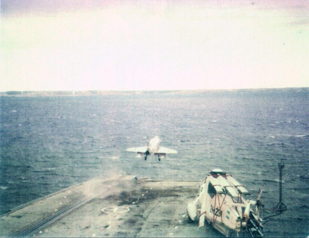 A-4 Catapulta ARA 25 de Mayo