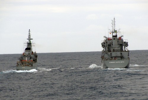 Corveta Frontin e Navio Tanque Gastão Motta