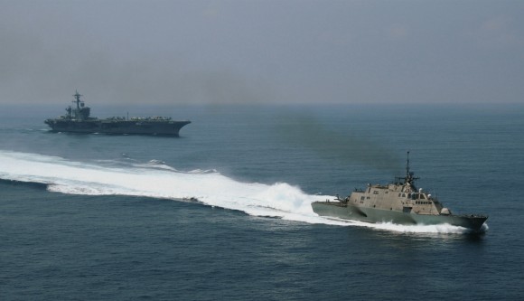 USS Freedom e USS Carl Vinson