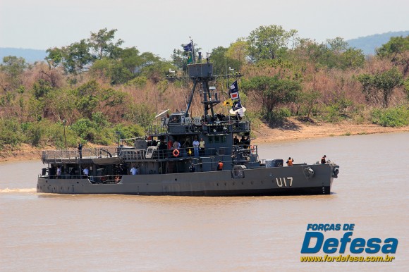 monitor Parnaíba em navegação no rio Paraguai - foto A Galante - Forças de Defesa
