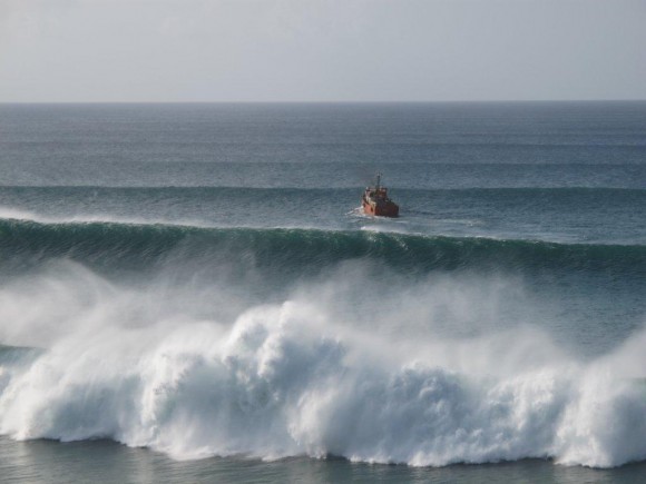 ondas em fernando de noronha - foto leo veras