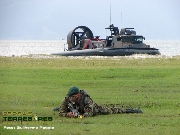 hovercraft Griffon 2000 na Marambaia