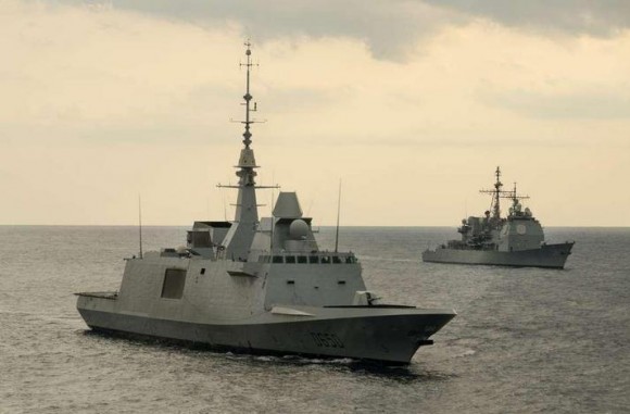 Fragata FREMM Aquitaine em exercício com navio da USN - foto Marine Nationale