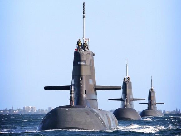 Saída tripla de submarinos australianos - foto MD Australia