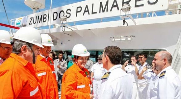 Cerimônia de início de operações do navio-petroleiro Zumbi dos Palmares - foto R Suckert Filho via Agência Brasil