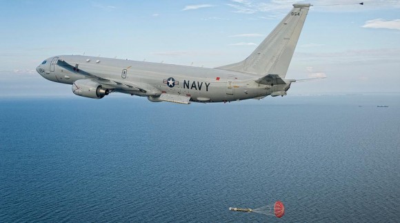 P-8A Poseidon lança torpedo - foto USN