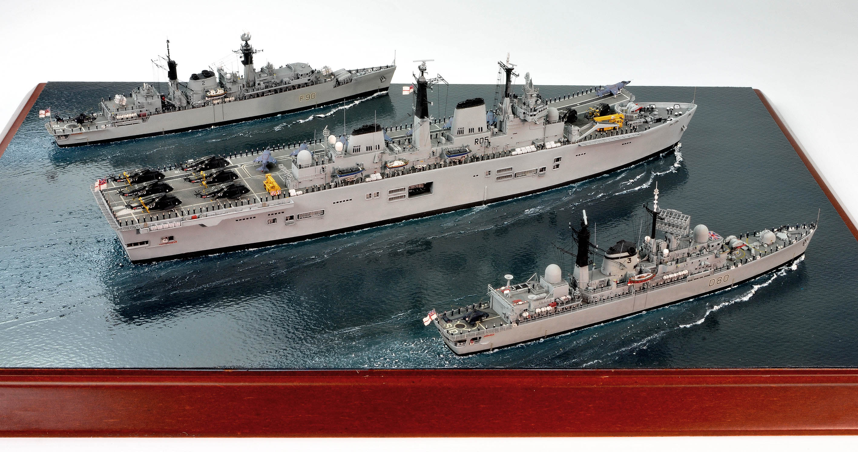 Dragon 1/700 H.M.S. Invincible (Falklands War 1982) | DRA7028