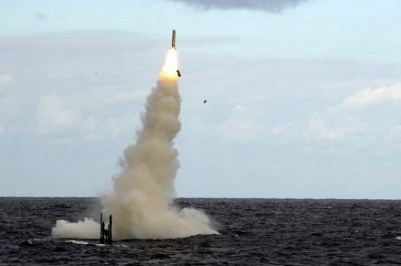 A_Tomahawk_missile_is_fired_from_a_submarine-001