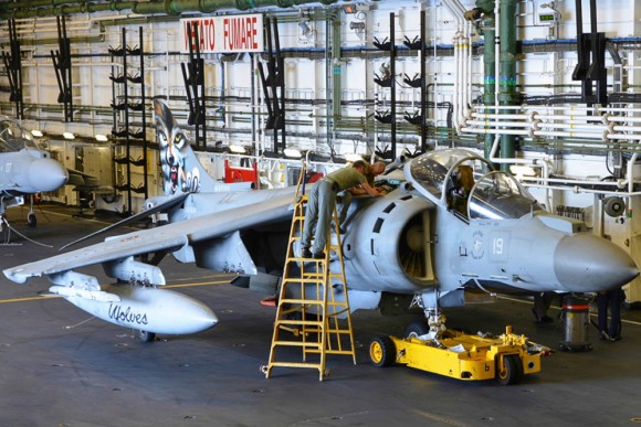 Harrier AV8B no Cavour no Brilliant Mariner 2013 da OTAN - foto Marinha Italiana