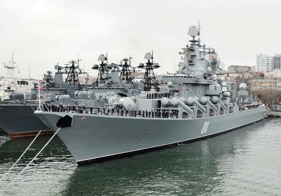 800px-Missile_cruiser_Varyag_in_Vladivostok,_2010