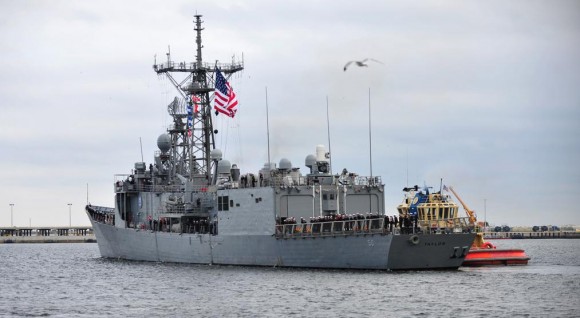 USS Taylor - fragata classe Oliver Hazard Perry - foto de arquivo USN