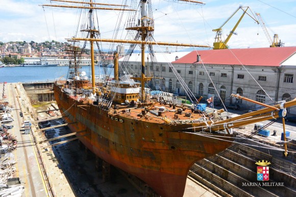 Amerigo Vespucci - veleiro no dique - foto 2 Marinha Italiana