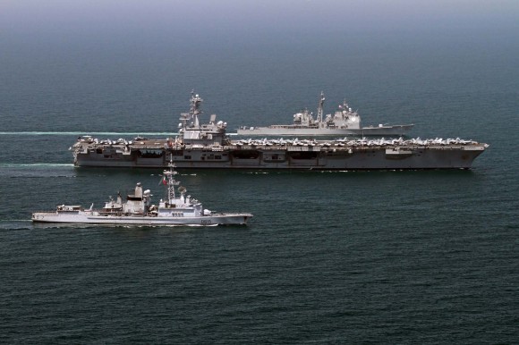 FS Jean Bart - D615 - USS George HW Bush - CVN 77-  e USS Philippine Sea CG 55 - foto USN