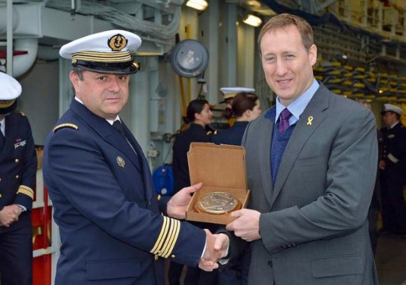 Peter MacKay MD Canadá visita FREMM Aquitaine - foto Emb Francesa no Canadá