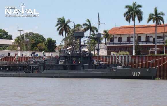 monitor Parnaíba a contrabordo do transporte Paraguassu - foto Nunão - Poder Naval