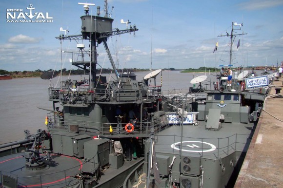 monitor Parnaíba atracado a contrabordo do transporte Paraguassu em Ladário - foto 2 Nunão - Poder Naval