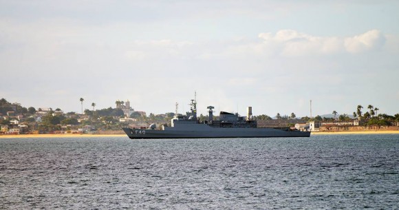 Fragata Niterói patrulhando a Baía de Todos os Santos na Bahia