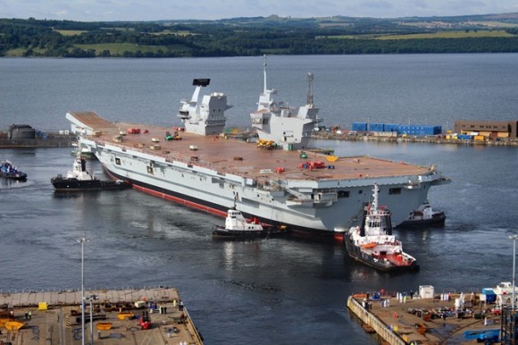 HMS Queen Elizabeth na água - foto 2 Royal Navy