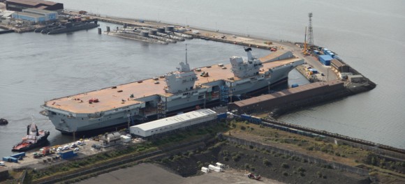 HMS Queen Elizabeth na água - foto 3 Royal Navy