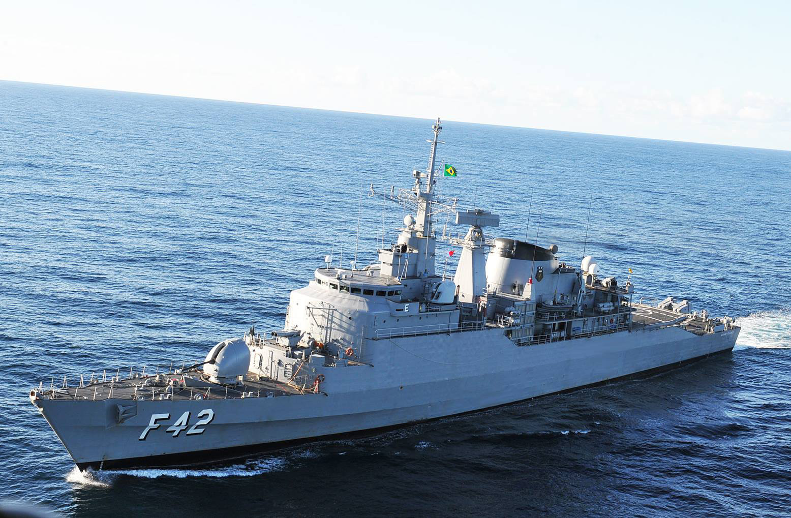 https://www.naval.com.br/blog/wp-content/uploads/2014/08/Fragata-Constitui%C3%A7%C3%A3o-F42.jpg