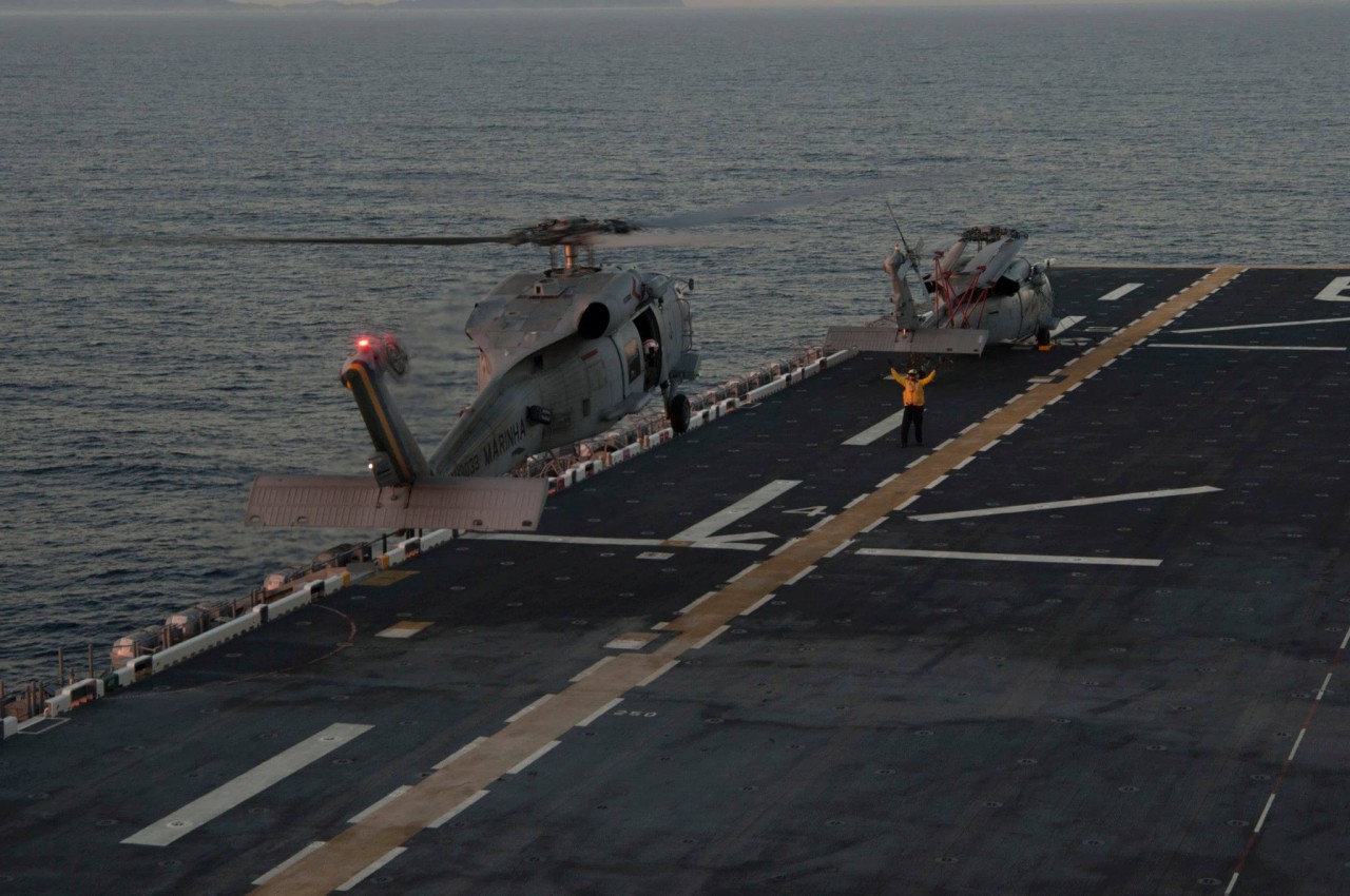 Marinha do Brasil operando com o USS America - 6