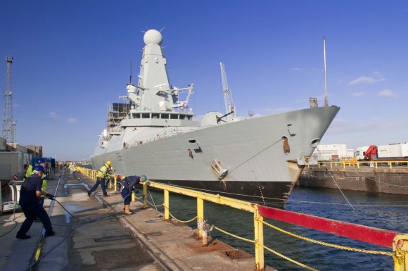 HMS Daring em Portsmouth - foto via G&A